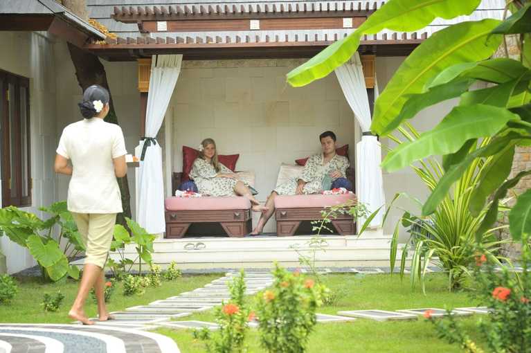 maldivi_holiday_island_spa_koti_ek-1