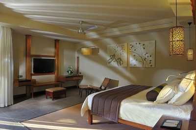 mauritius_trou_aux_biche_beachfront_senior_suite_with_pool_spalnica