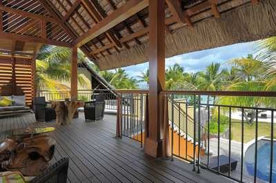 mauritius_trou_aux_biche_beachfront_senior_suite_with_pool_terasa