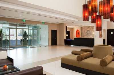 dubaj_holiday_inn_express_sprejem_recepcija-2