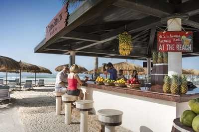 oman_salala_rotana_hotel_beach_bar