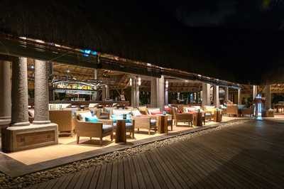 poroka_na_mauritiusu_sands_resort_bar_na_plazi-1