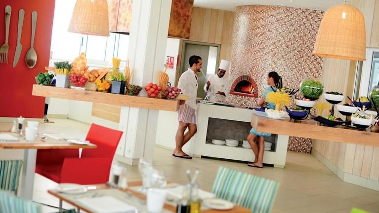 poroak_na_mauritiusu_ambre_resort_glavna_restavracija-zajtrk-1