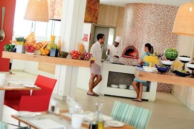 poroak_na_mauritiusu_ambre_resort_glavna_restavracija-zajtrk