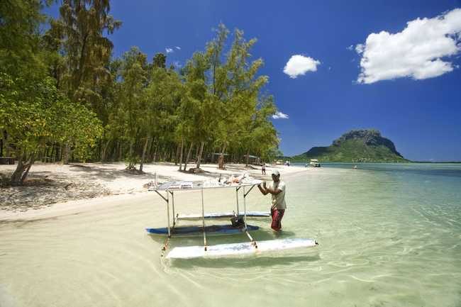 Zakaj na poročno potovanje na Mauritius?